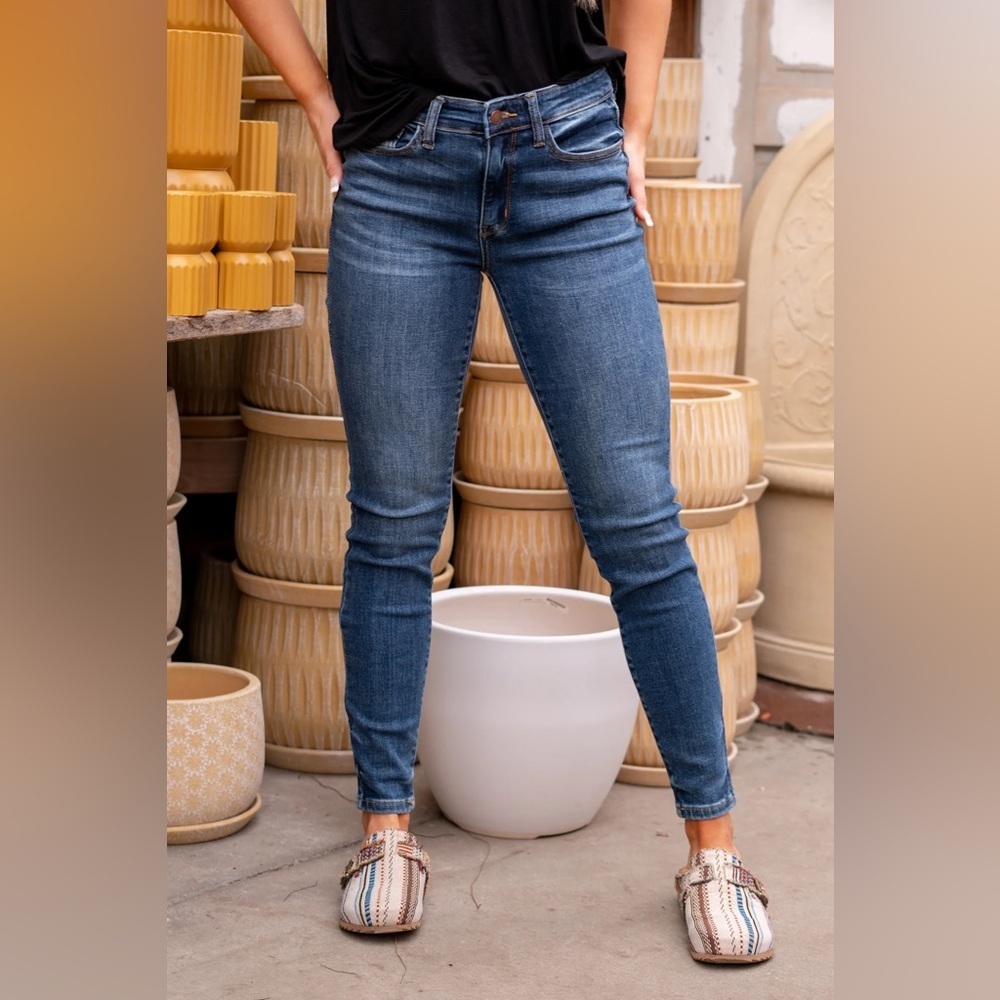 Judy Blue Handsand Mid Rise Dark Blue Skinny Jeans style 82252 22W